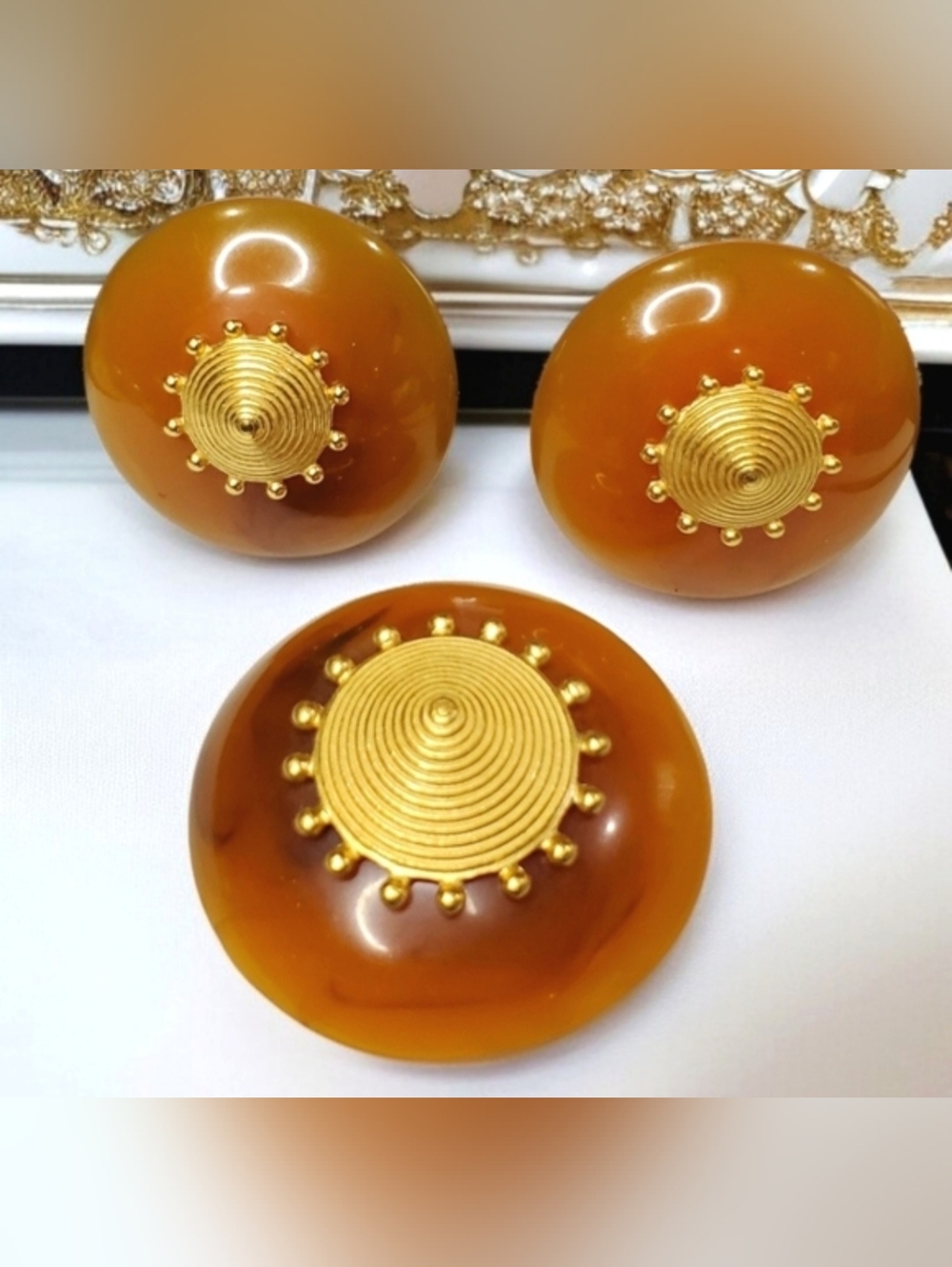 Liz Claiborne Vintage Chunky Oversized Lucite Matte Gold Brooch & Earrings Set